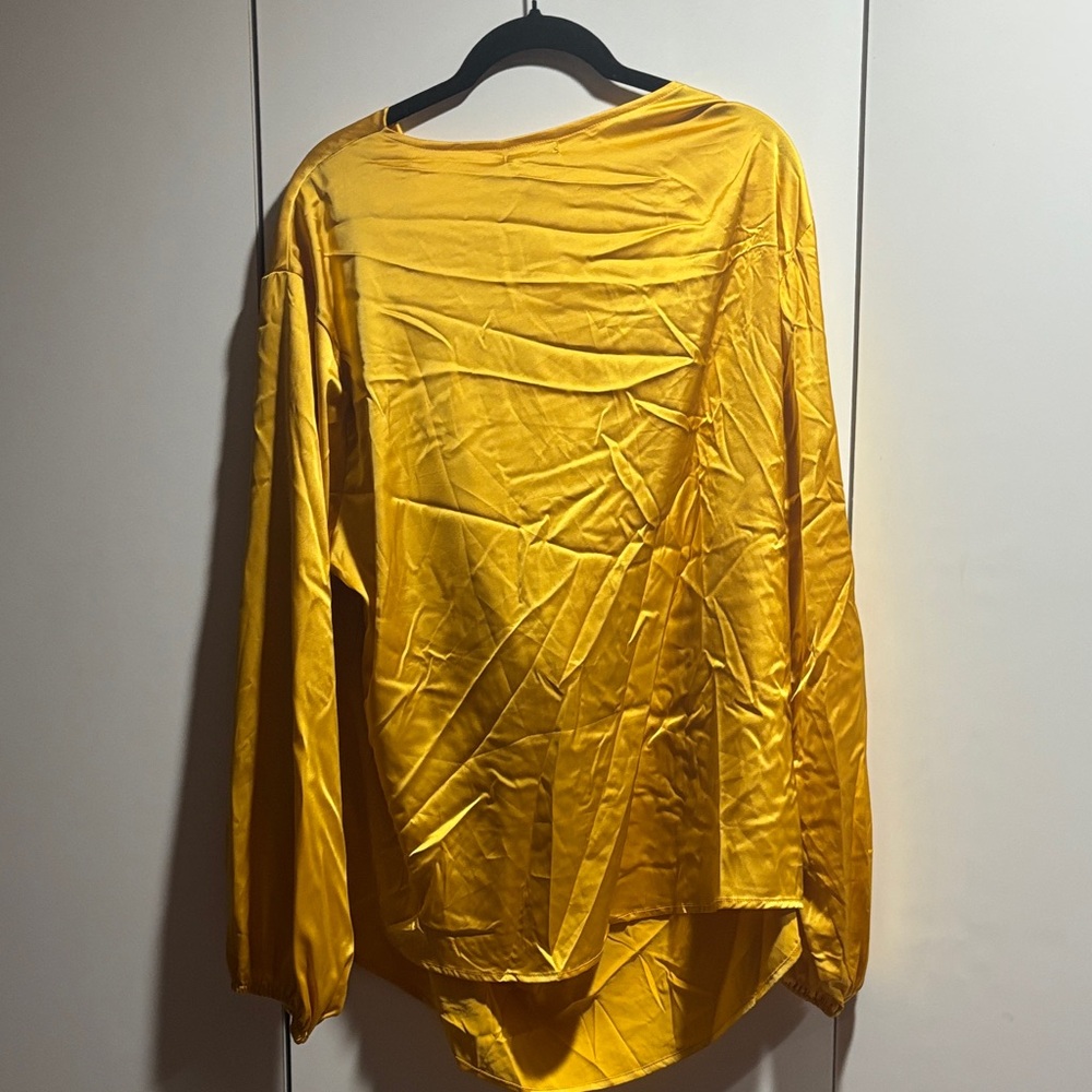 Boohoo Vibrant Yellow Drape‎ Blouse - Picture 5 of 5